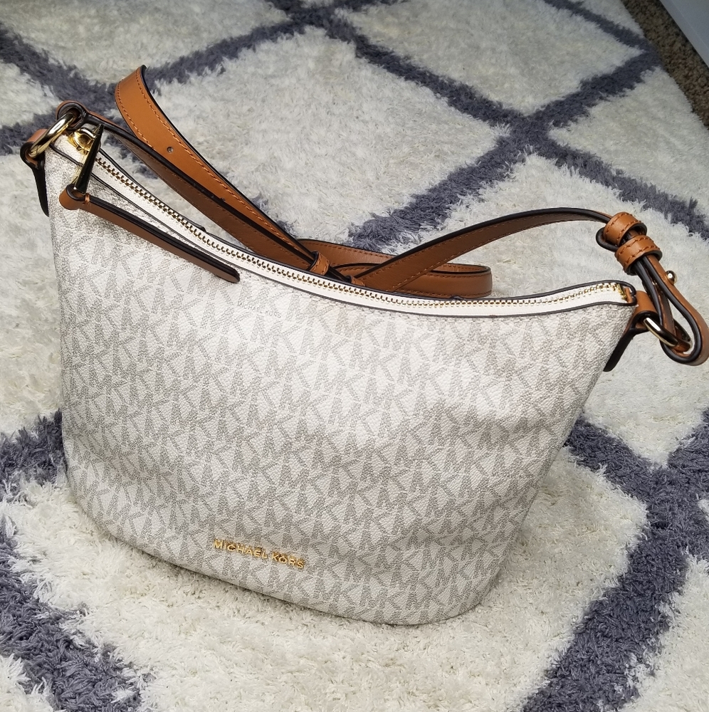 Michael Michael Kors Lupita Medium Messenger Bag